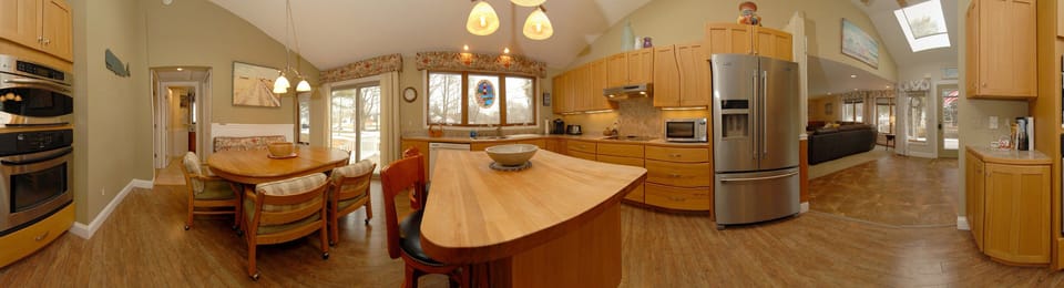Panoramic picture of the kitchen