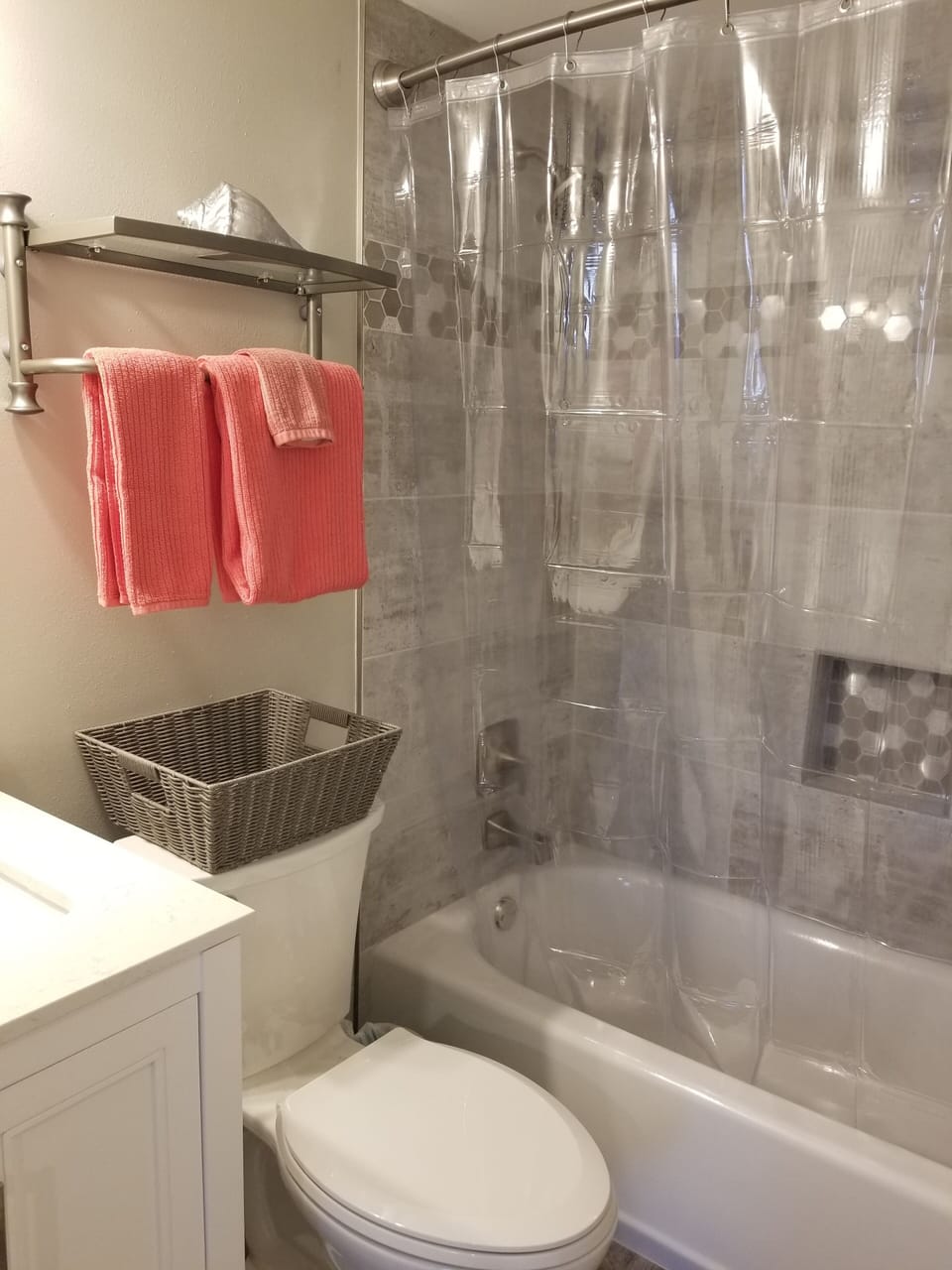 Guest bathroom.