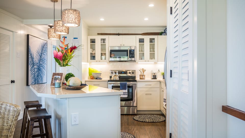 Stainless Steel Appliances, New Full-Size Washer & Dryer, Spacious Island