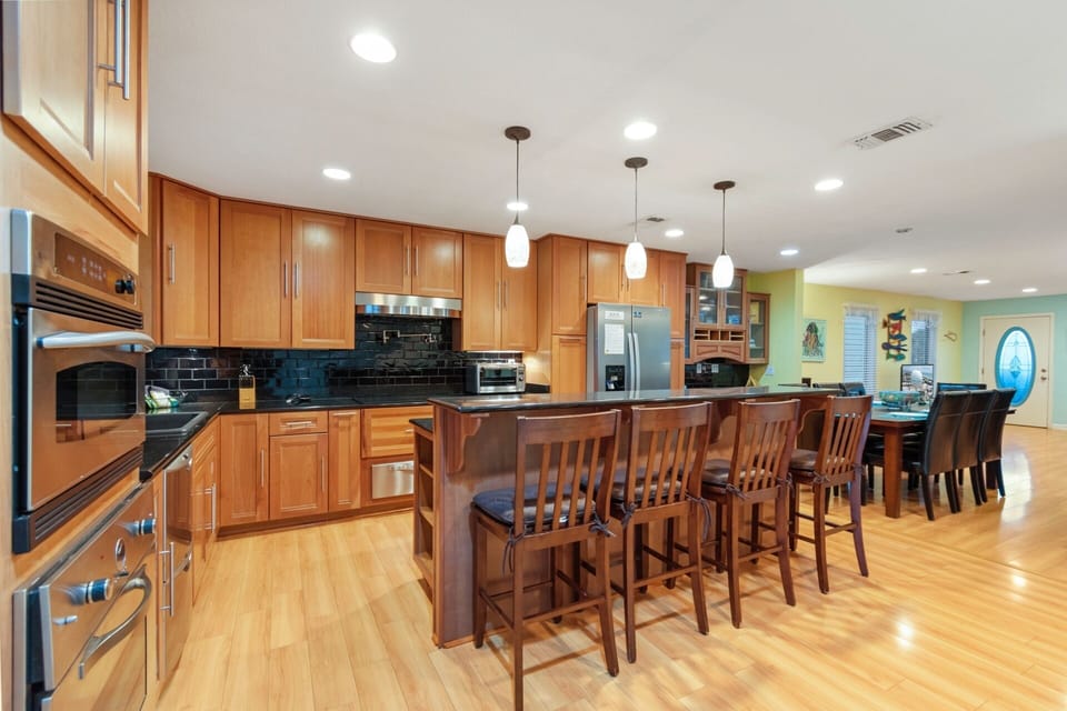 Breakfast bar seating for 4