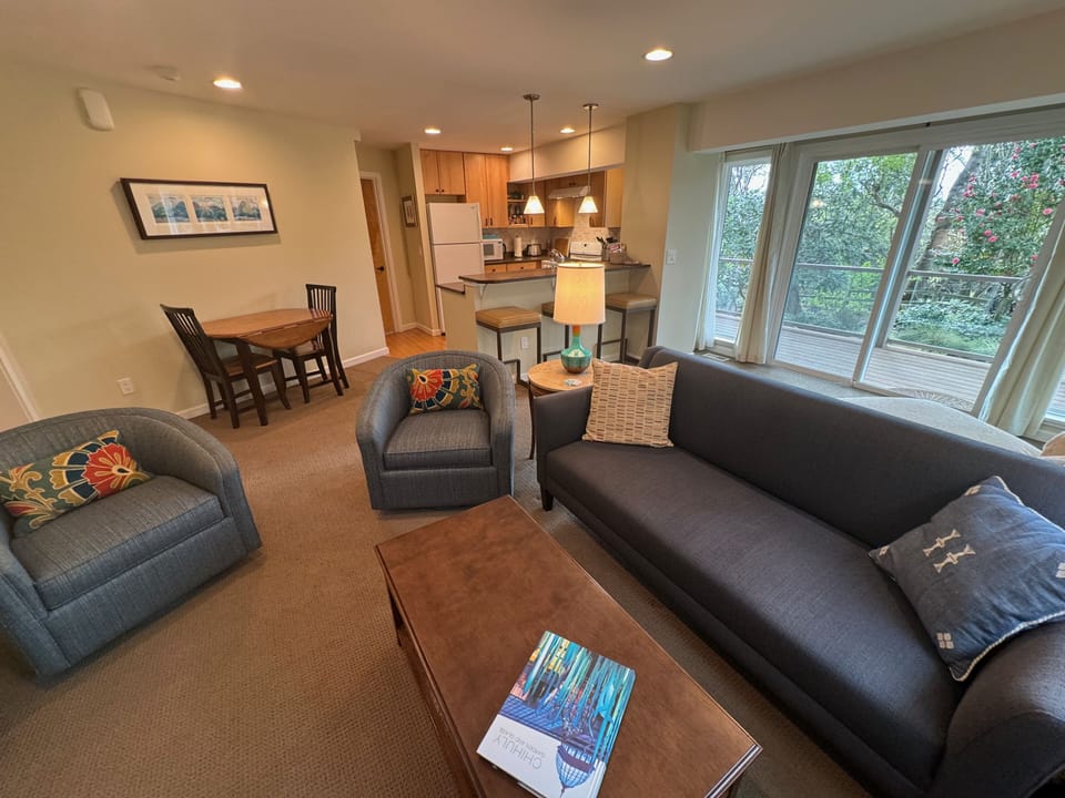 Open concept living/dining/kitchen area