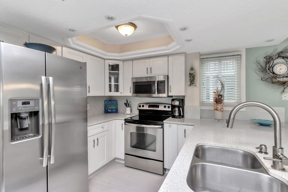 Updated appliances: refrigerator, dishwasher, oven, microwave, & coffee maker 