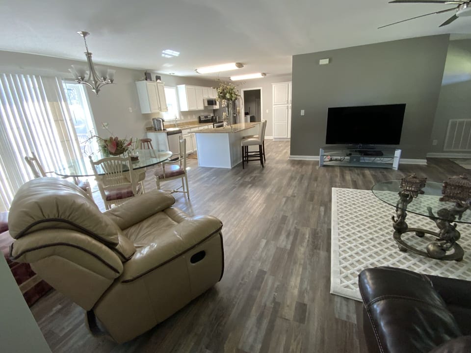 Dining, Livingroom, Kitchen 