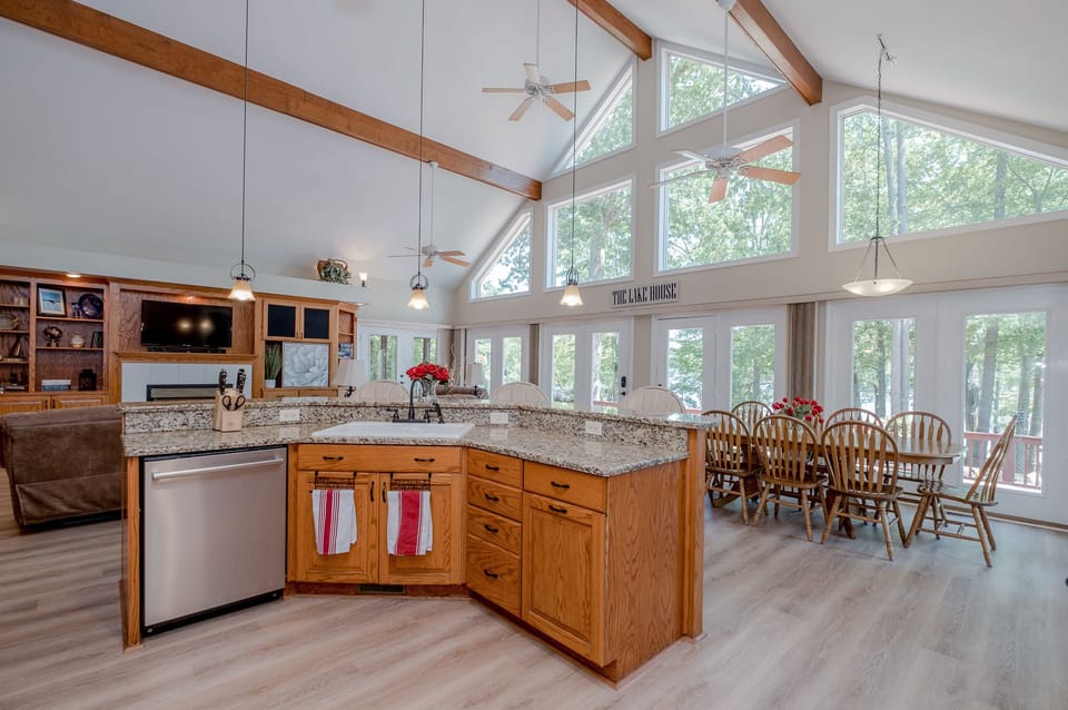 Center island with pullout garbage/recycling cabinet