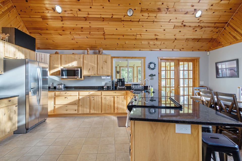 Main level, full kitchen.
