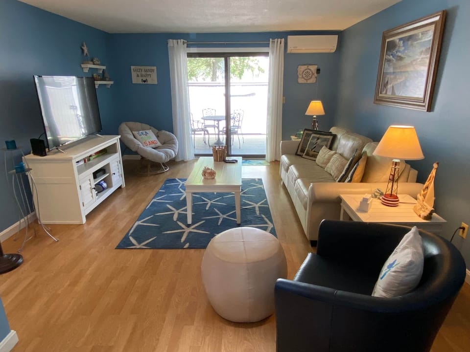 Large family room with plenty of seating