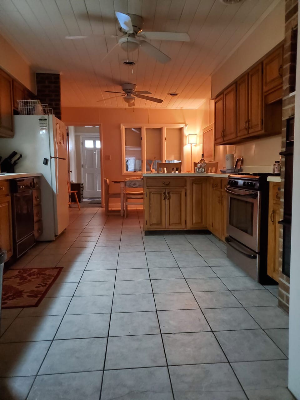Gas stove kitchen, two microwaves, fully stocked cookwear