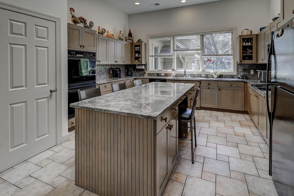 double oven  4 seat on island