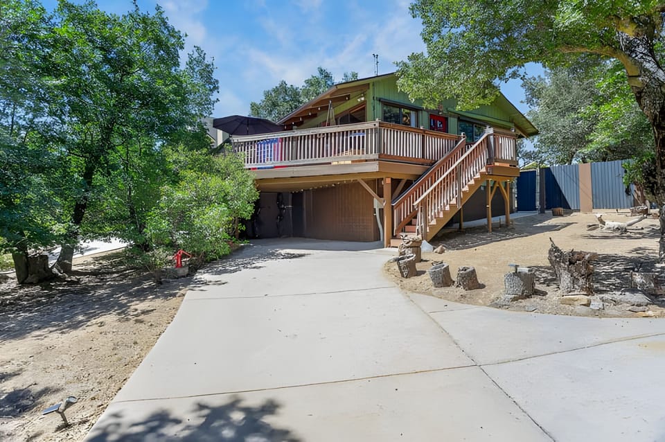 Main view of the property