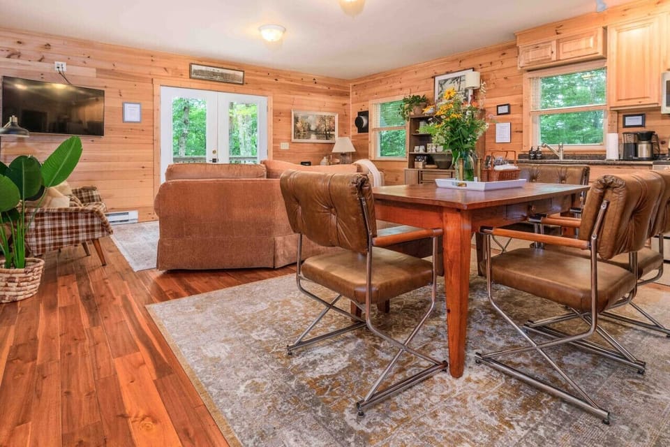 The downstairs living area features an open layout where everyone can gather to cook, dine, and lounge. The kitchen is fully stocked with a gas range, refrigerator + ice maker, coffee maker, and blender. The space comfortably accommodates 6 people.