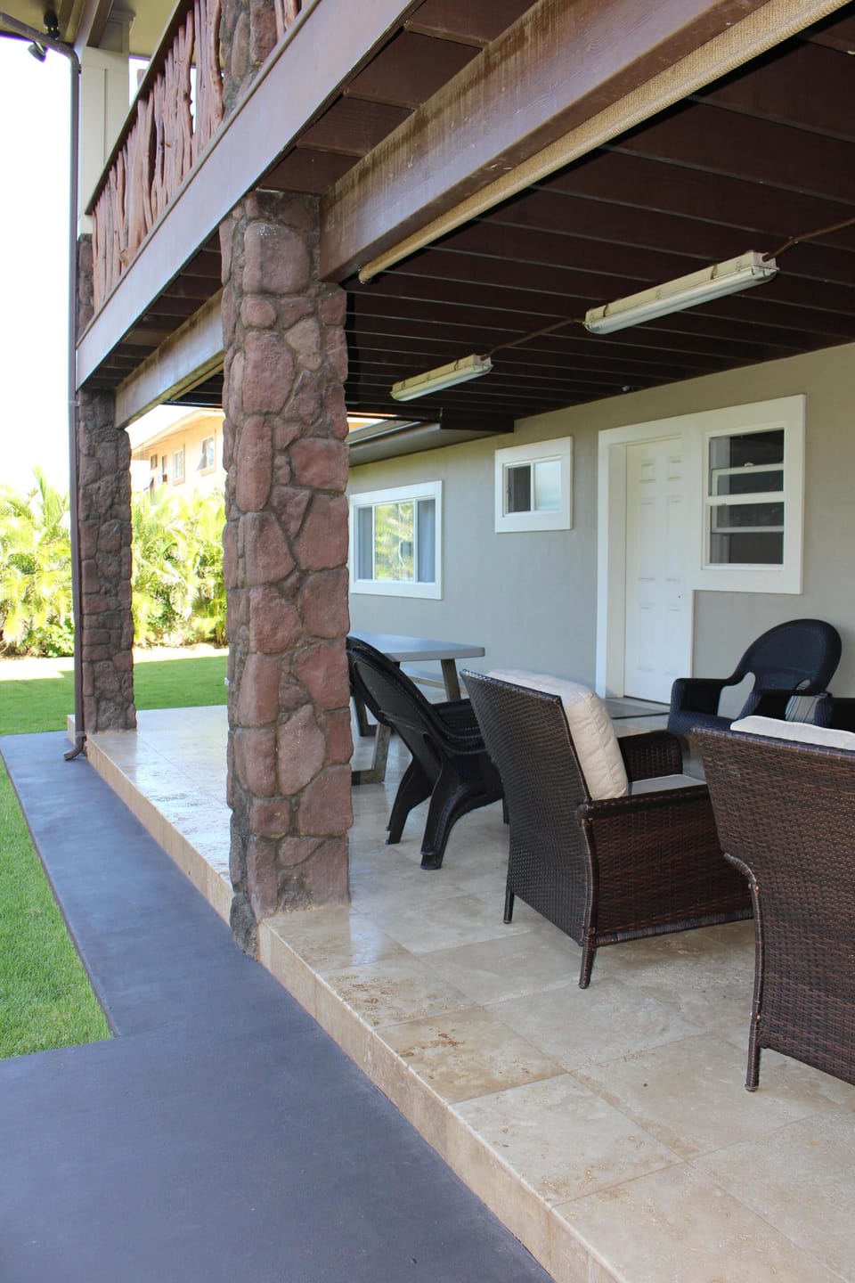 Entrance to apt with covered lanai.  A great space for breakfast or to relax.