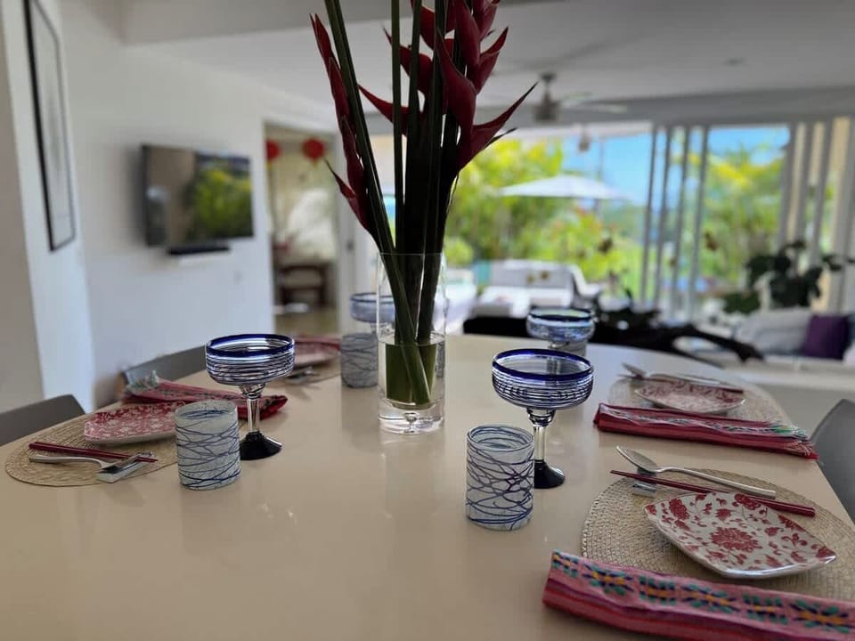 Luxury Dining Table Seats up to 6 Guests
