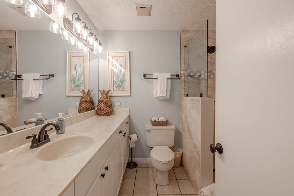 Bathroom off king bedroom