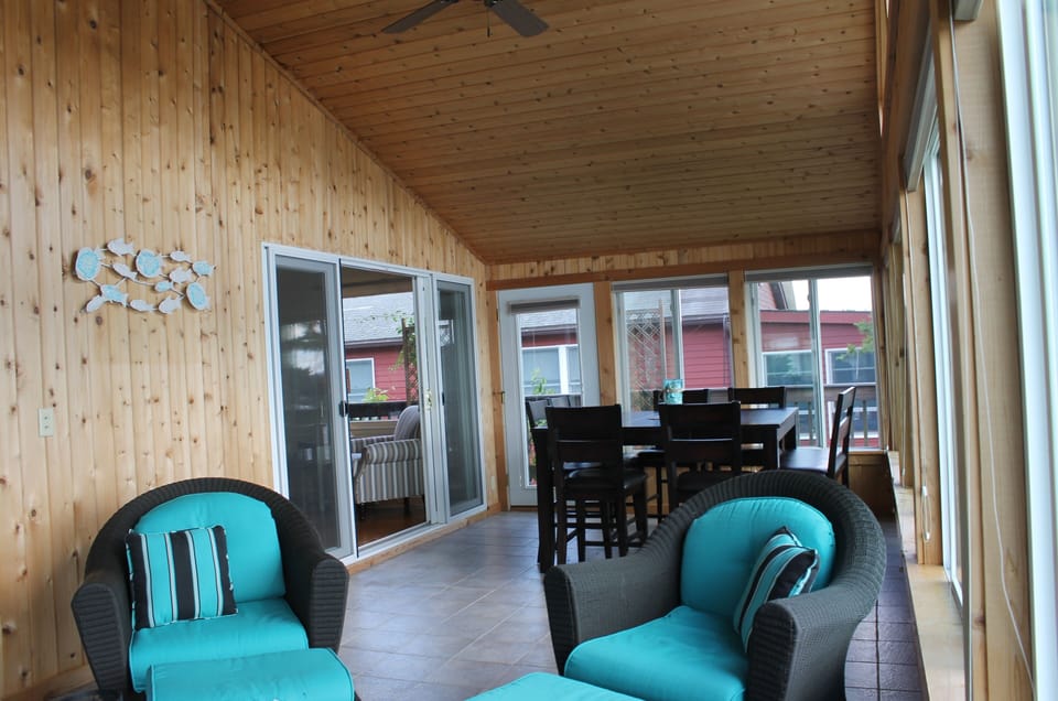 3 season room