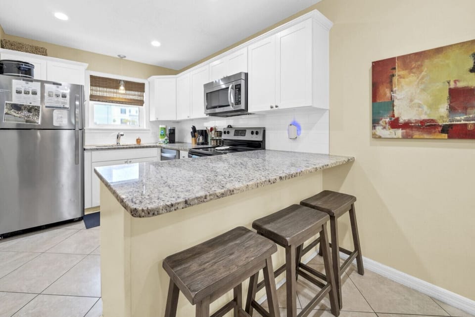 Large, smart, flat screen tv, Open, well stocked kitchen, flat screen. Open, well stocked kitchen