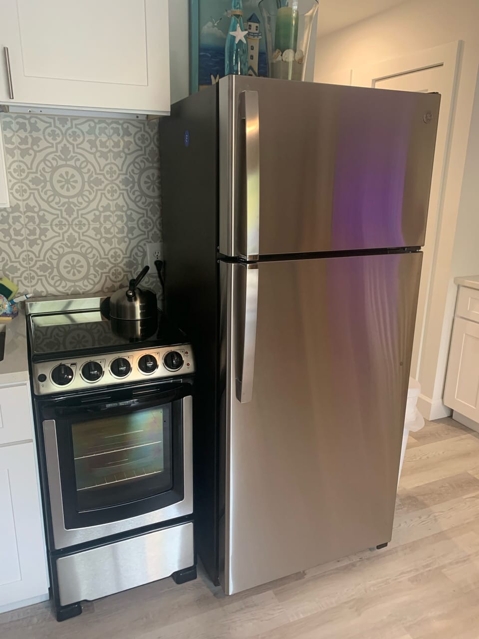 Smooth cooktop range/oven and refrigerator with ice maker.