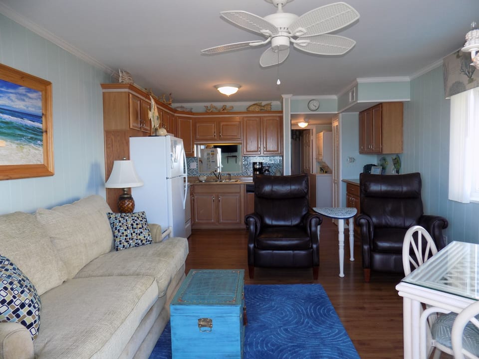 Immaculate Interior - Spa Like Interior Colors, Washer/Dryer New 2020 in Condo