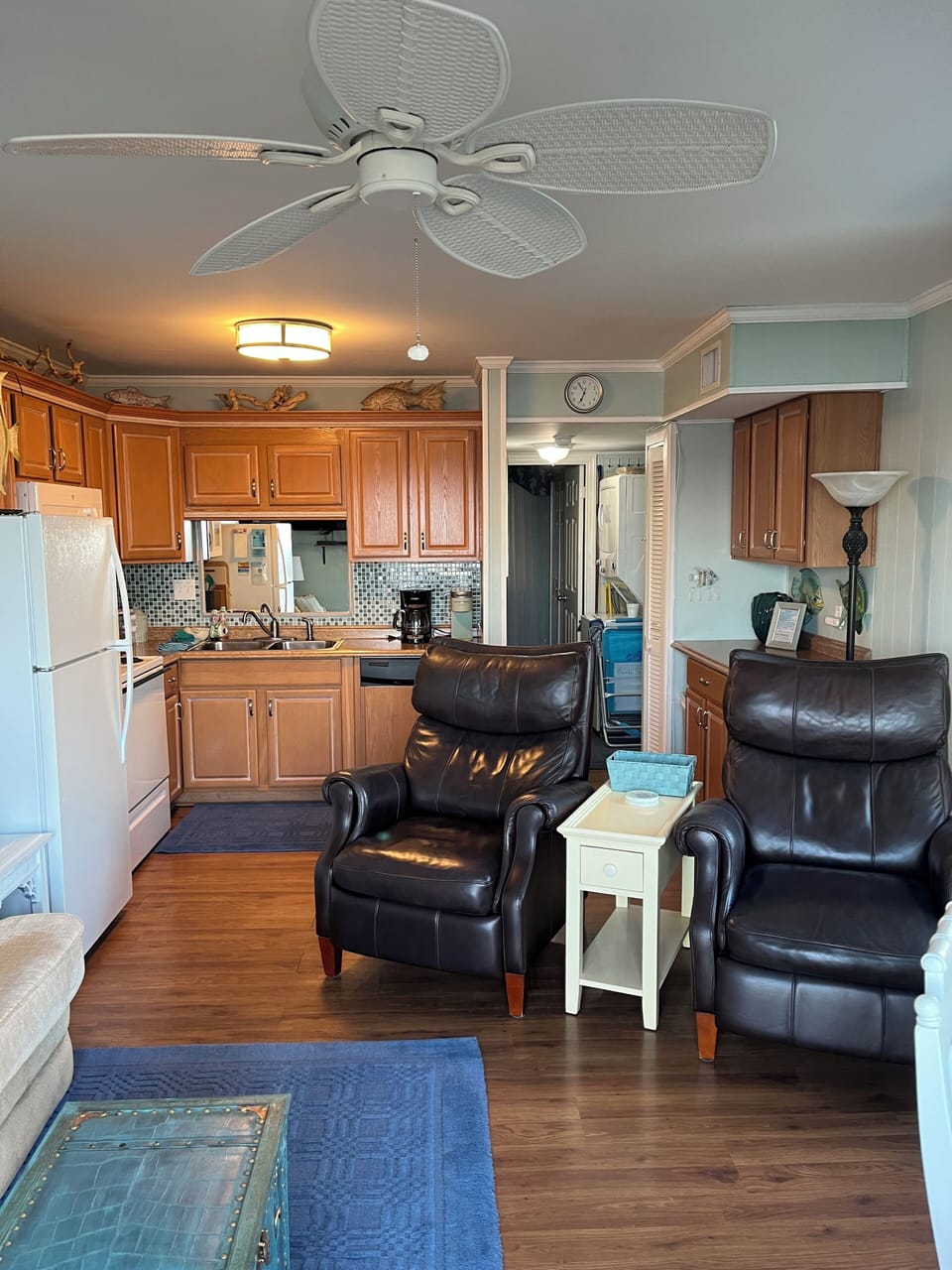 Fully equipped kitchen, choice of coffee brewers including Keurig