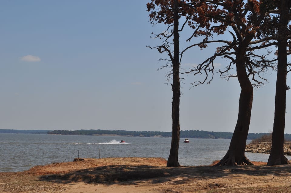 Pretty Sherwood Shores Park and beach is only 4 blocks away!