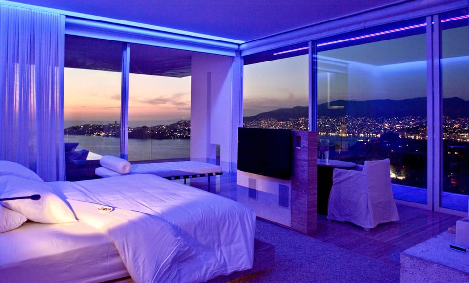 Ocean Designer Suite - King | Premium bedding, minibar, in-room safe, individually decorated