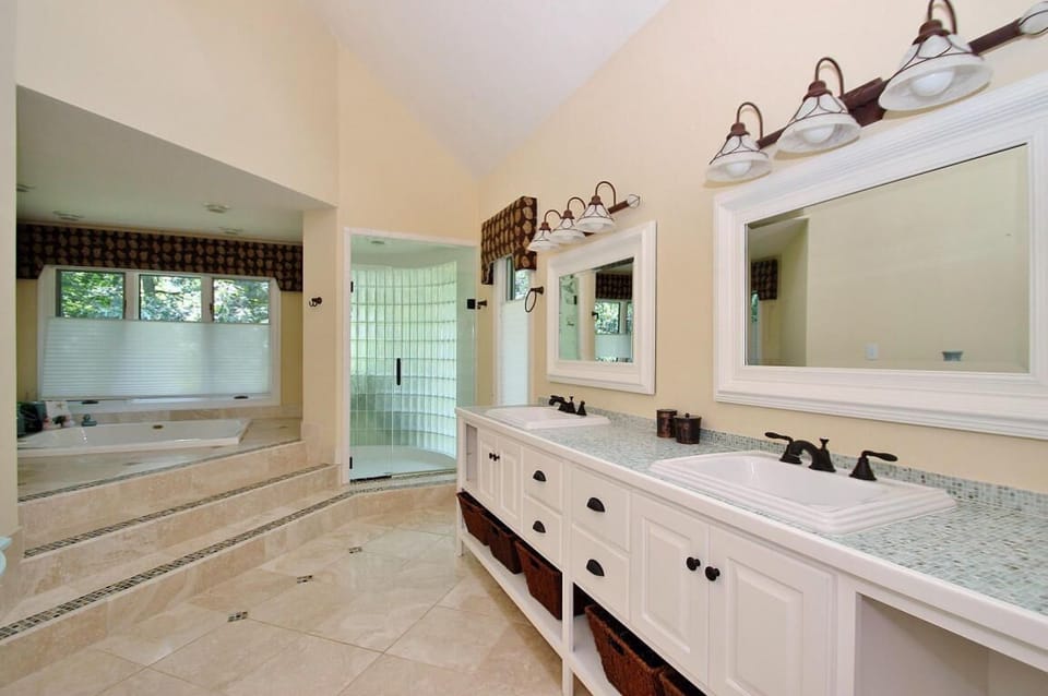 Main level master suit bathroom