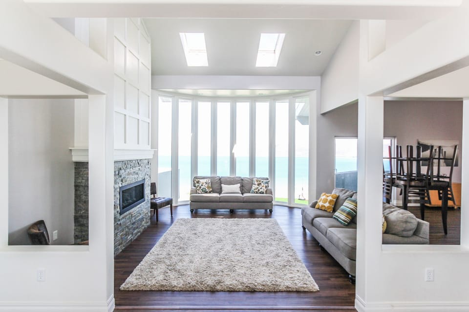 Vaulted front room with beautiful view