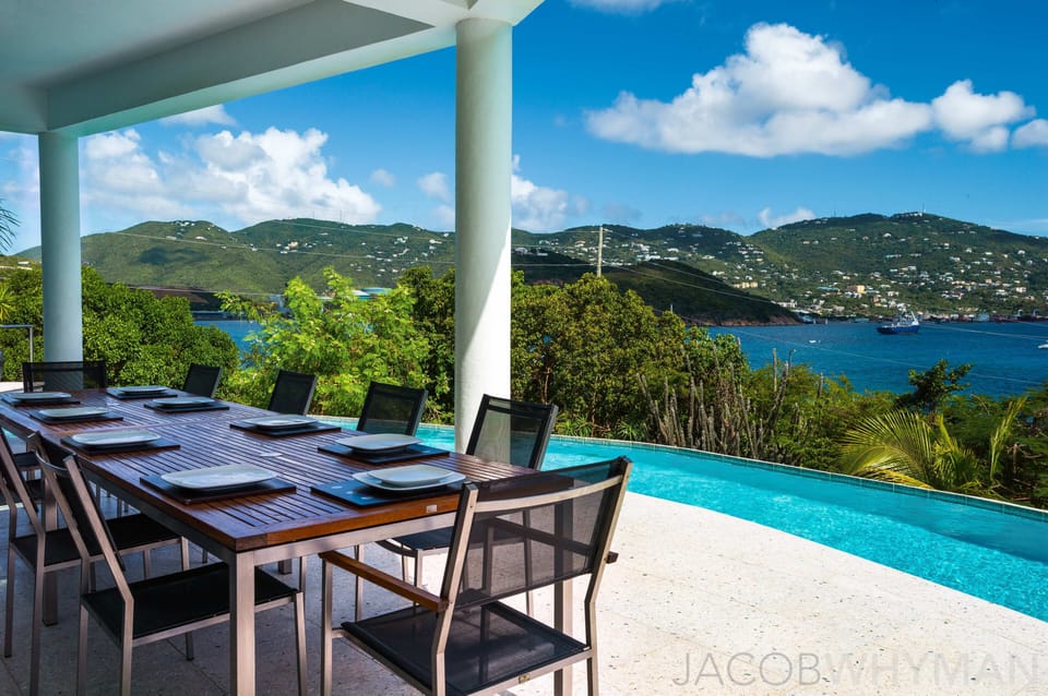 Outside dinning for 14