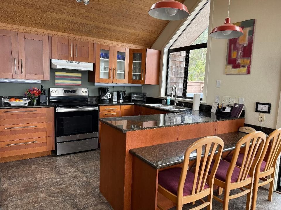 Kitchen with side bar