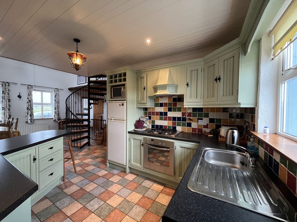 Kitchen & Dining