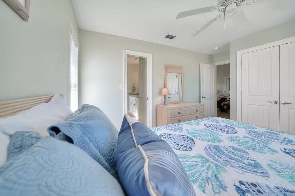Guest bedroom 3 with access to the Jack-n-Jill bathroom