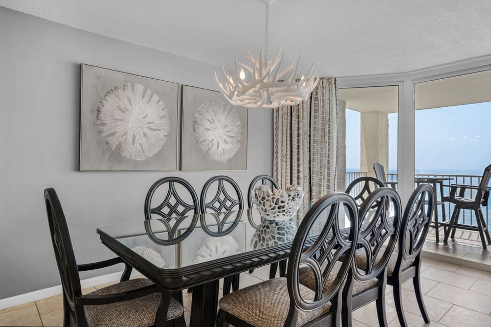 Dining room with 5 star views and seating for 8