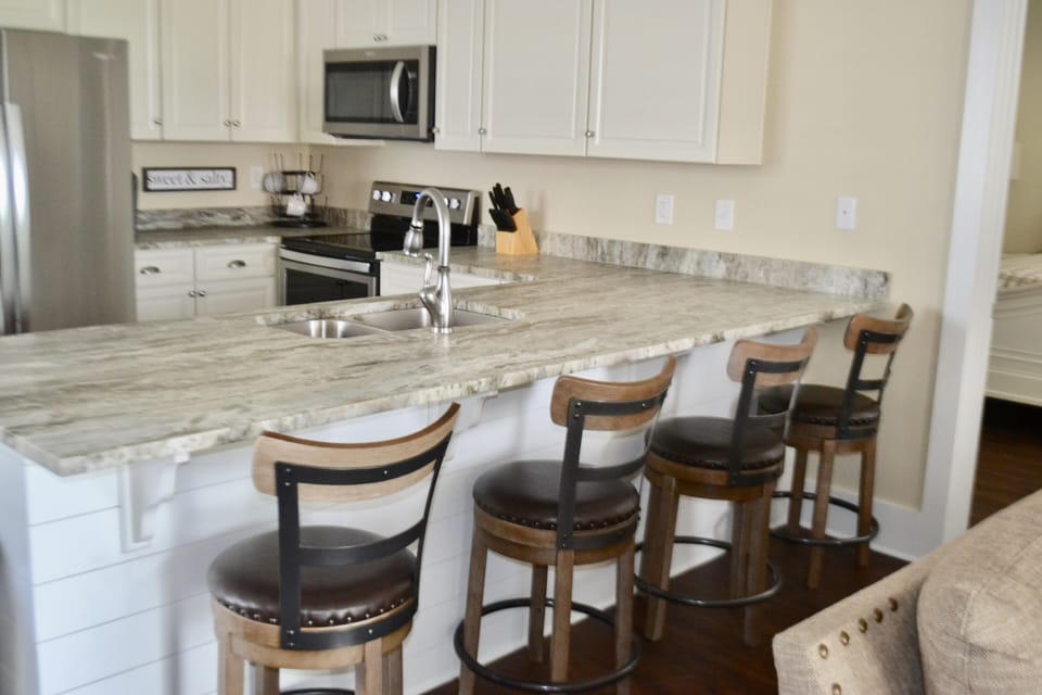 Kitchen - 4 Barstools