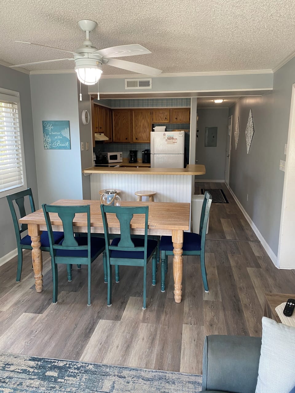 Dining table seats 6 & 2 at bar; Living room w sleeper sofa, smart TV with cable