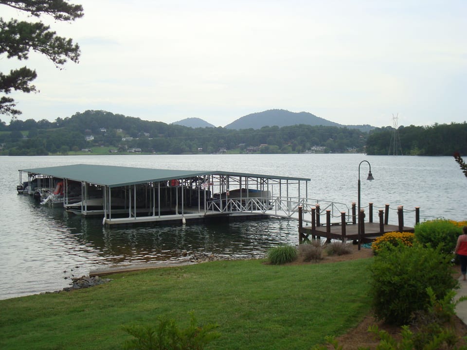 LUXURIOUS 3 BR TOWNHOUSE ON LAKE CHATUGUE W/COVERED BOAT DOCK