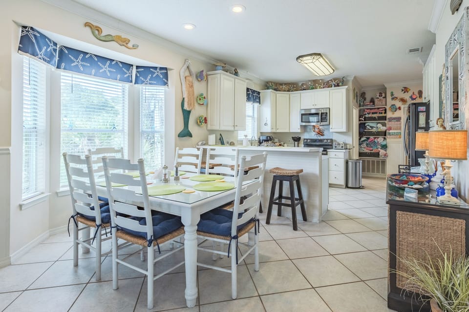 Castaway Cottage Destin Florida dining area