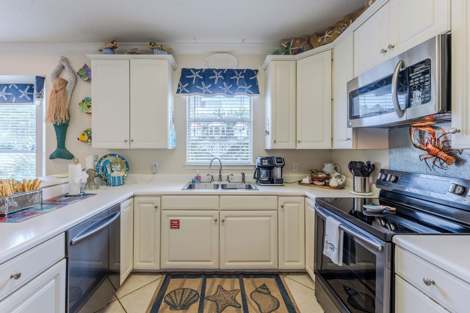 Castaway Cottage Destin Florida fully stocked kitchen