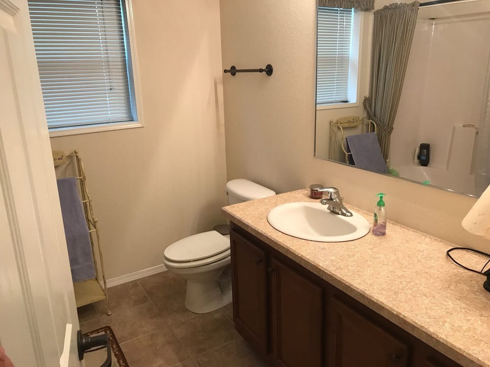 Guest bathroom with shower/tub combo