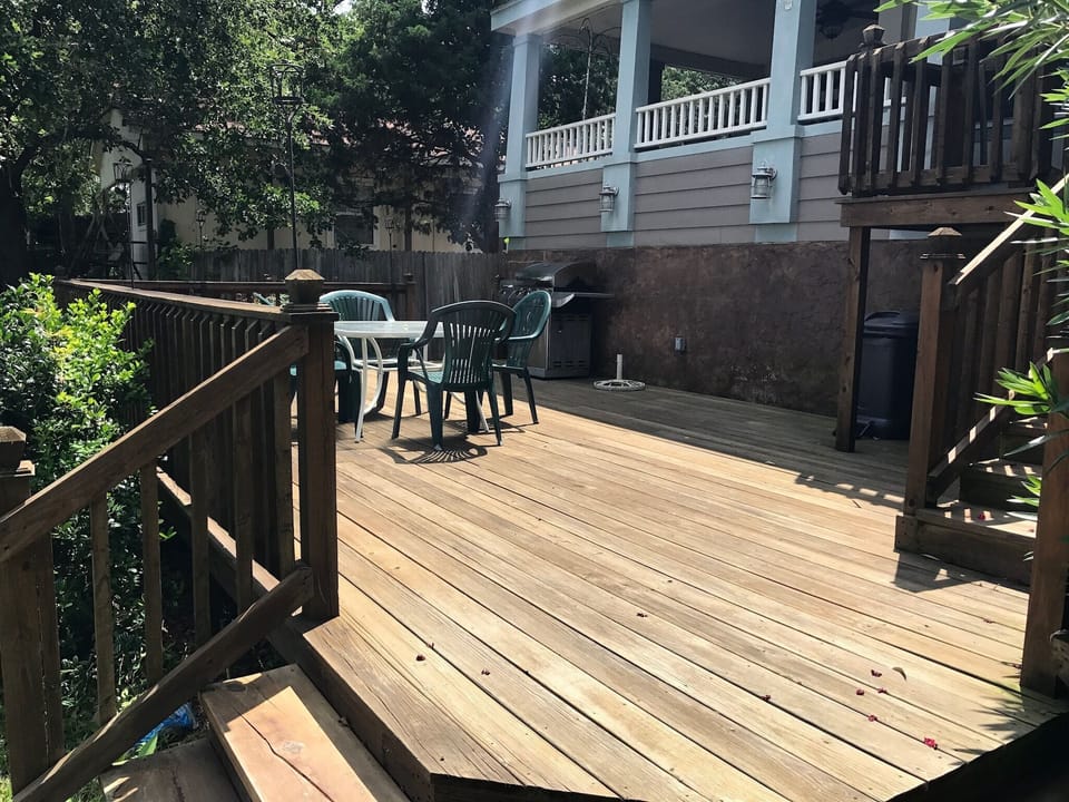 Large lower deck with grill