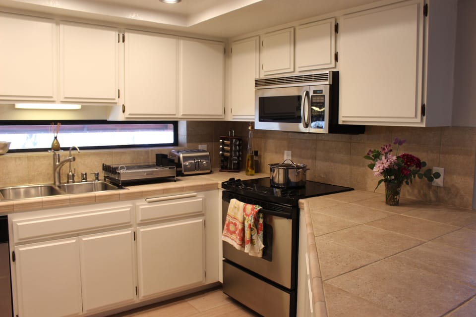 Kitchen, 4 slice toaster, new pan set, microwave and range.