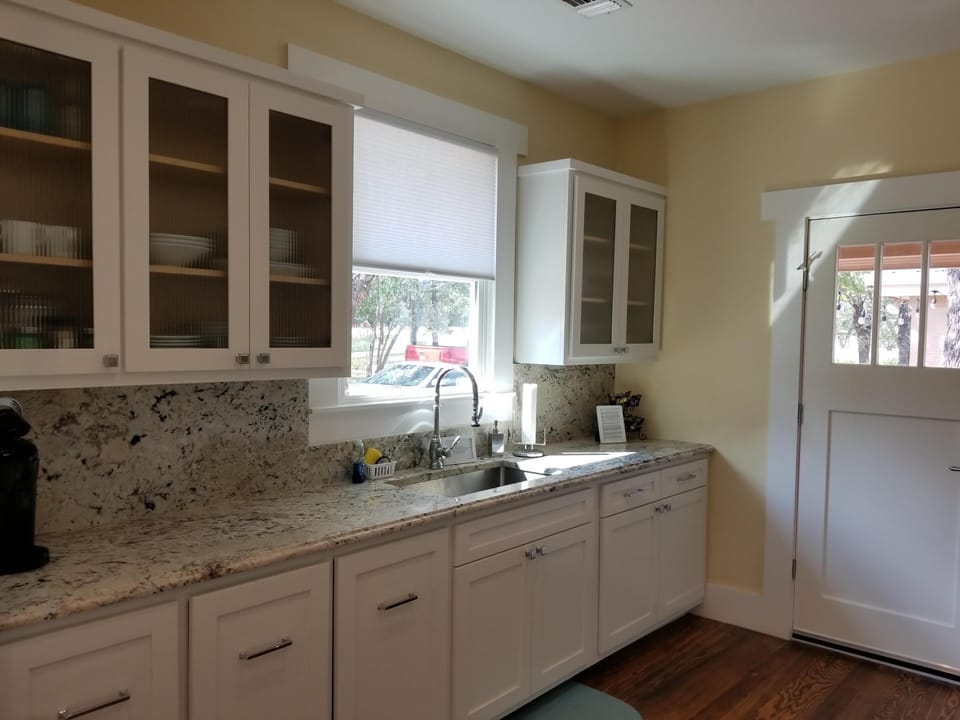Extra large sink with pull down faucet, 18" dishwasher, and Keurig coffee maker
