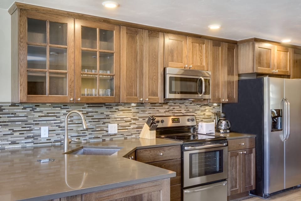 Beautiful gourmet kitchen ... 