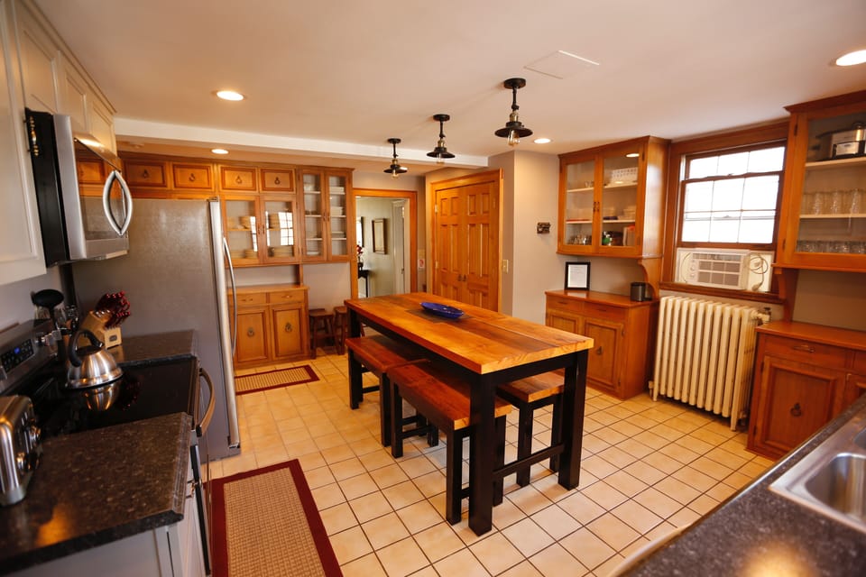 EAT IN KITCHEN 
COUNTER HEIGHT ISLAND TABLE FOR 10