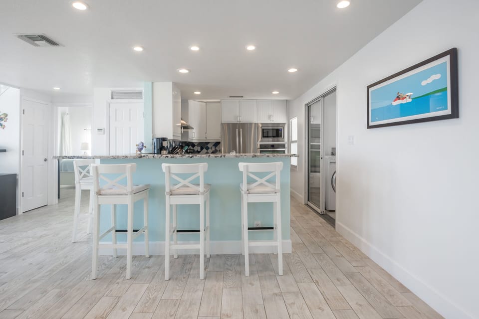 There are comfortable stools in front of the kitchen for breakfast at home!!
