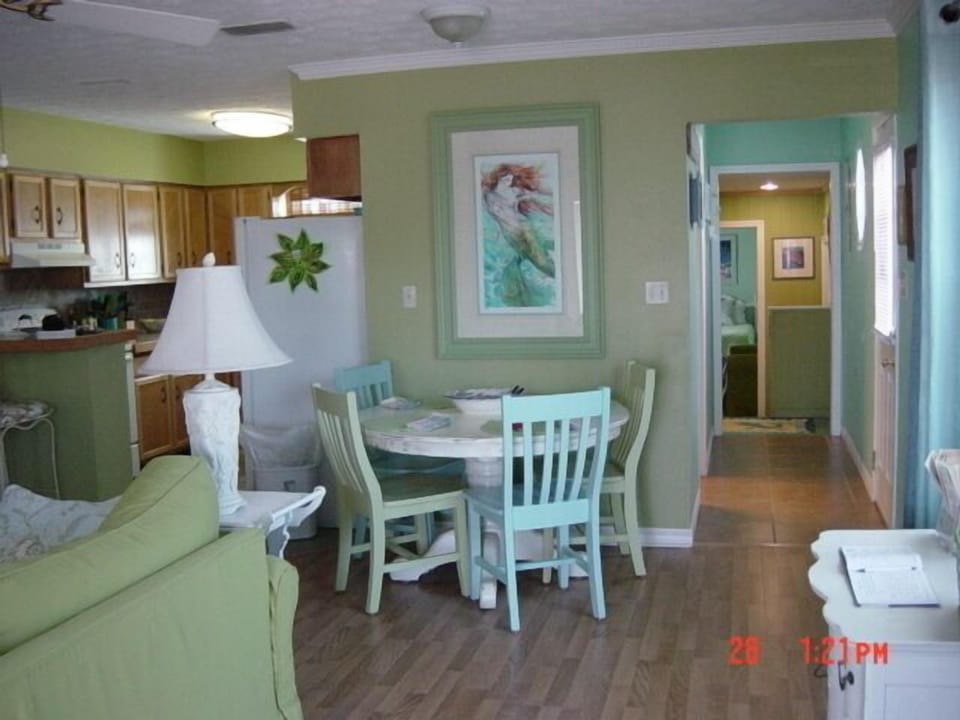 Comfy open floor plan lives big.