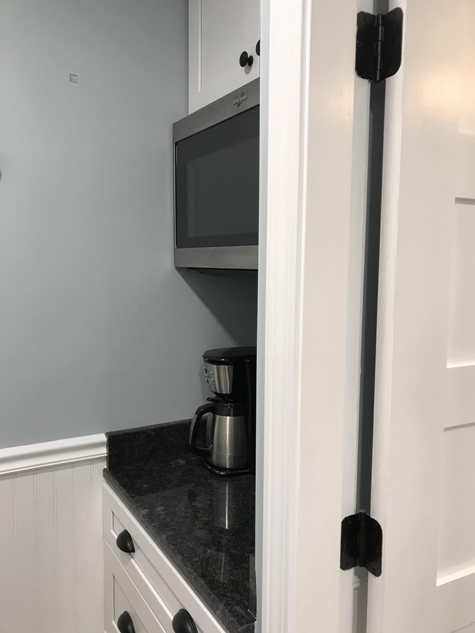 Full size microwave and coffee pot with carafe 