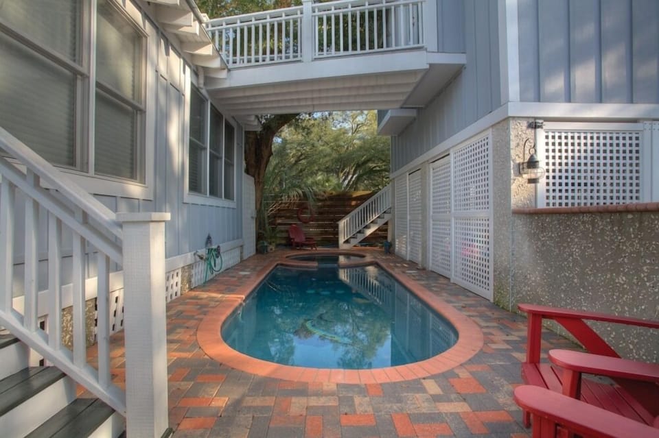 Pool & Whirlpool