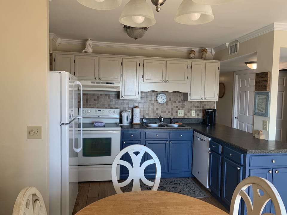 Fully stocked kitchen. Just bring your food!!!