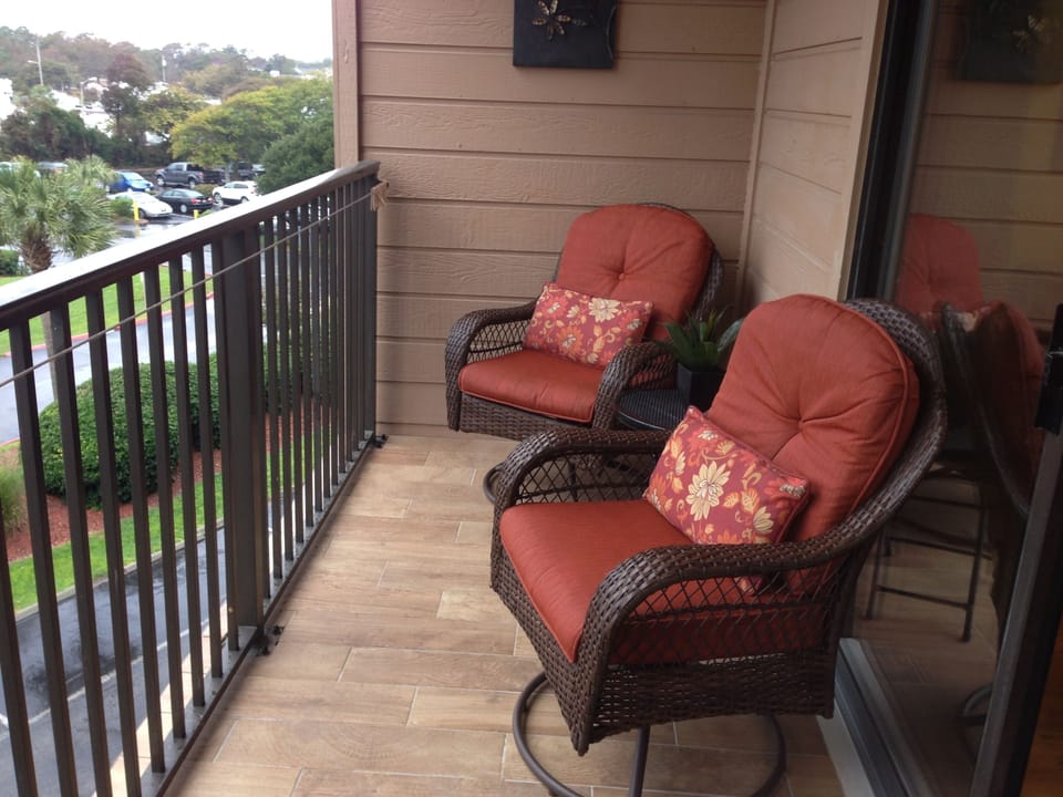 Relax on the newly tiled balcony and ocean view. 
