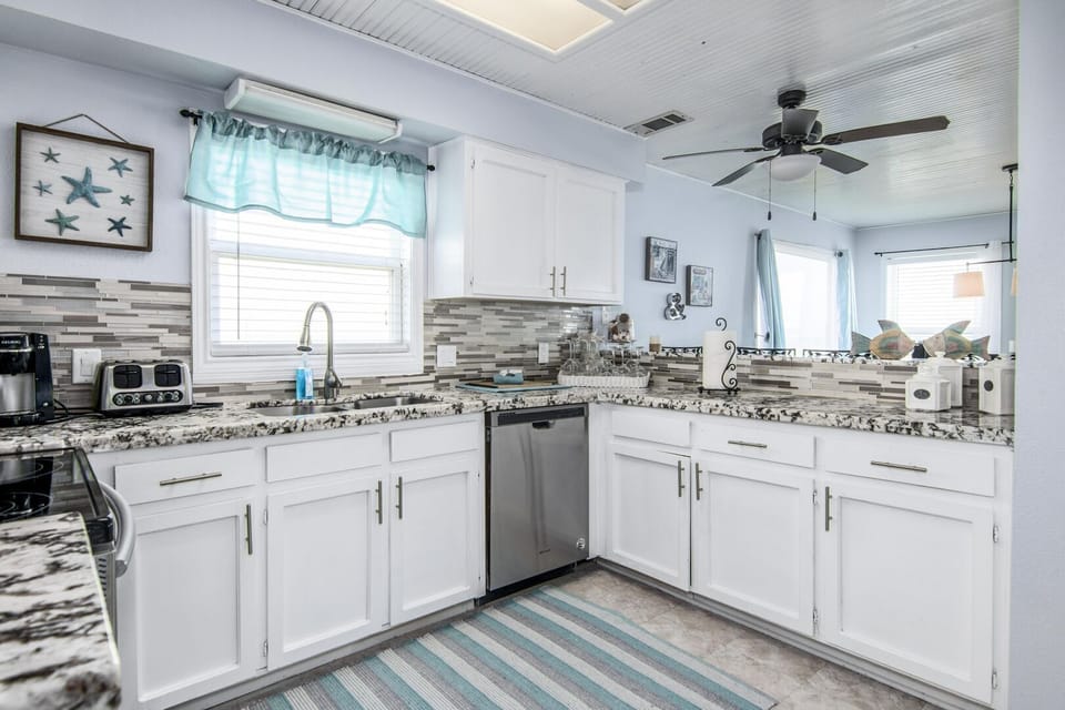 Updated Appliances Make Your Stay Easy if You Choose to Eat In