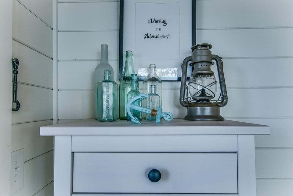 Primary bedroom details